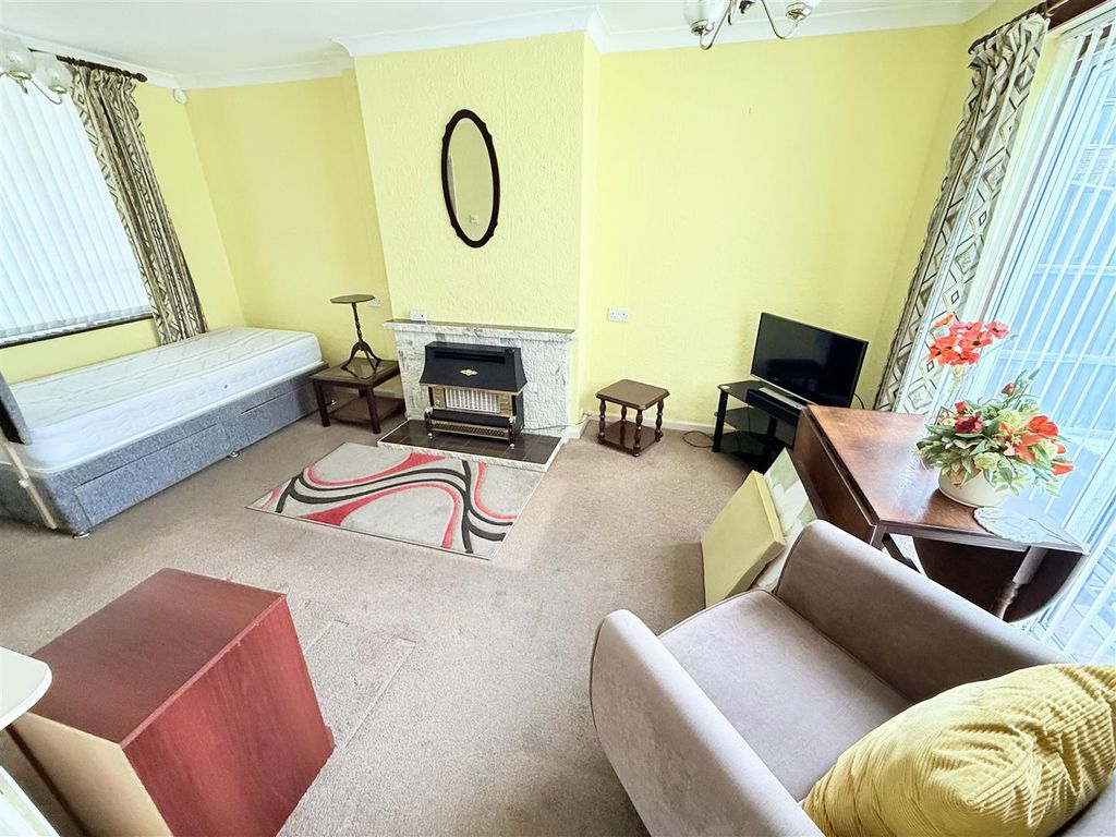Property photo 2 of 10 Lounge