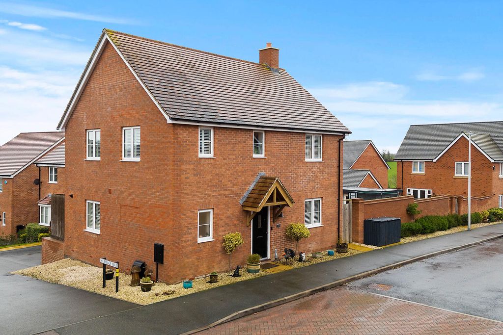 Property photo 1 of 33 Front (Exterior)