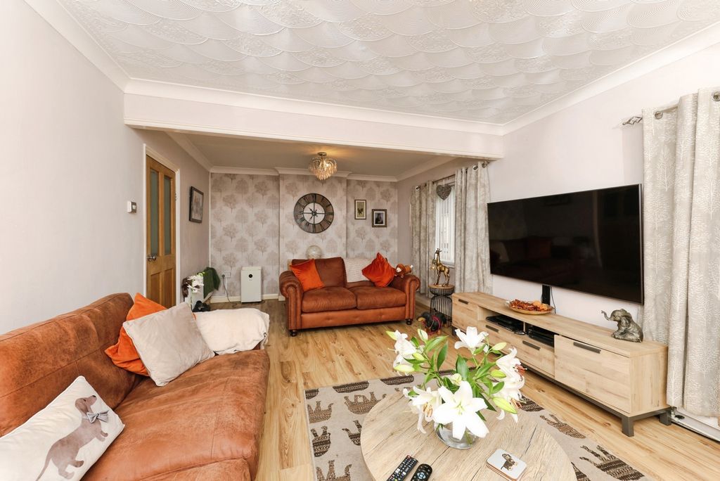 Property photo 3 of 19 Pbox-Img.Jpg