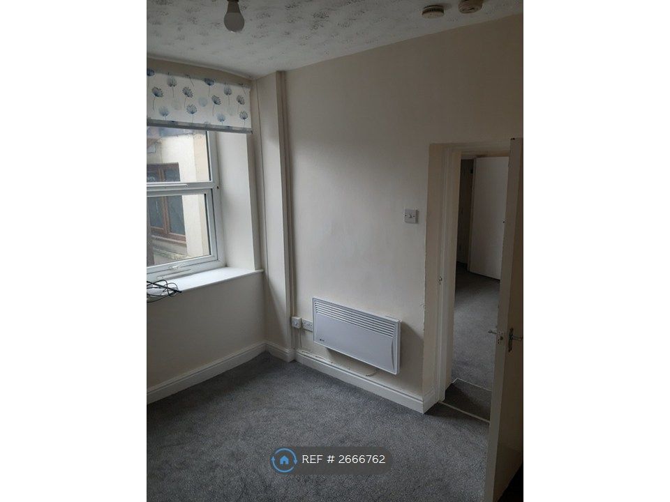 Property photo 3 of 8 Bedroom