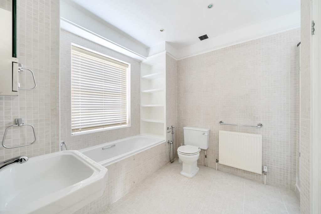 Property photo 2 of 33 Bathroom
