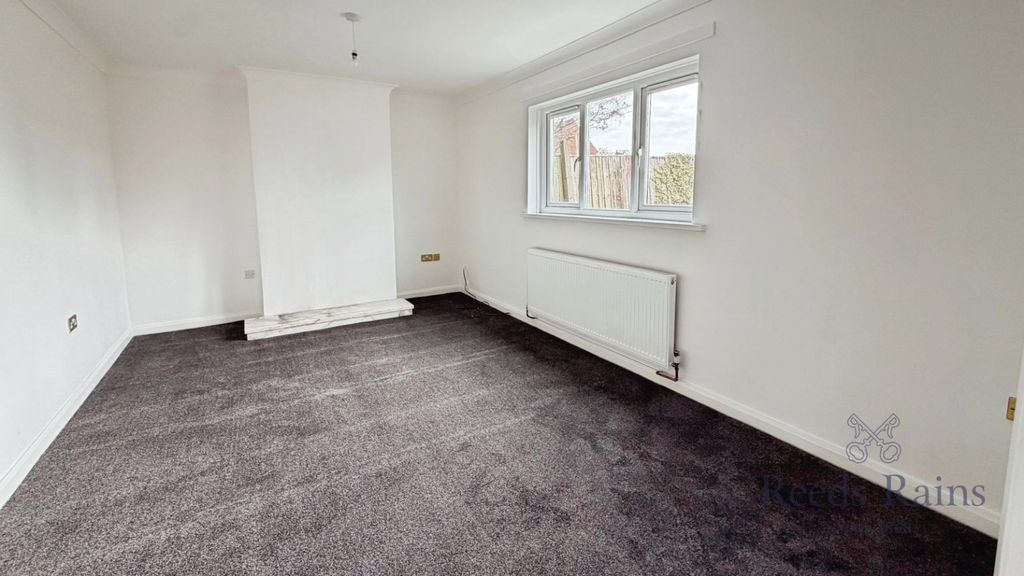 Property photo 2 of 11 Lounge