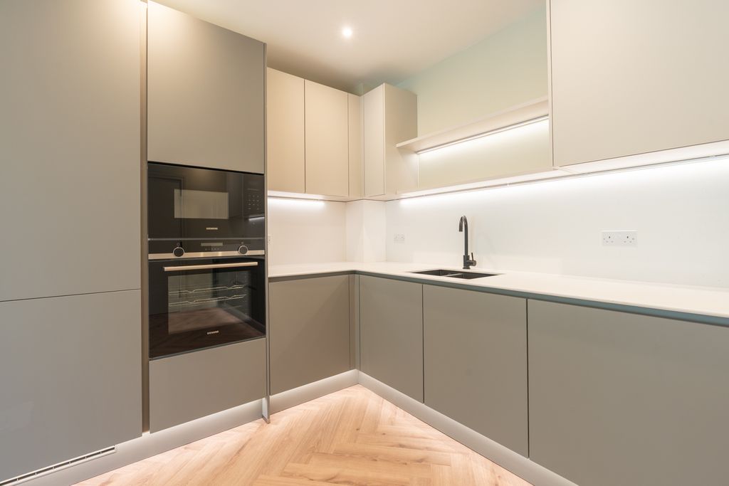 Property photo 3 of 15 Modern Kitchen