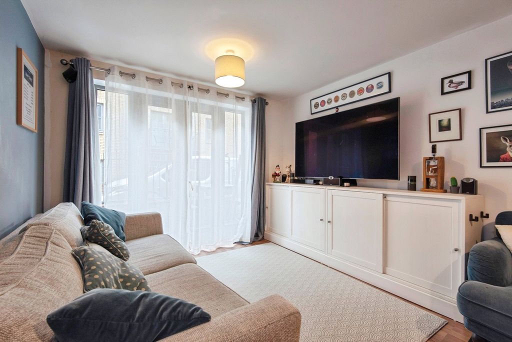 Property photo 3 of 17 Lounge/Kitchen