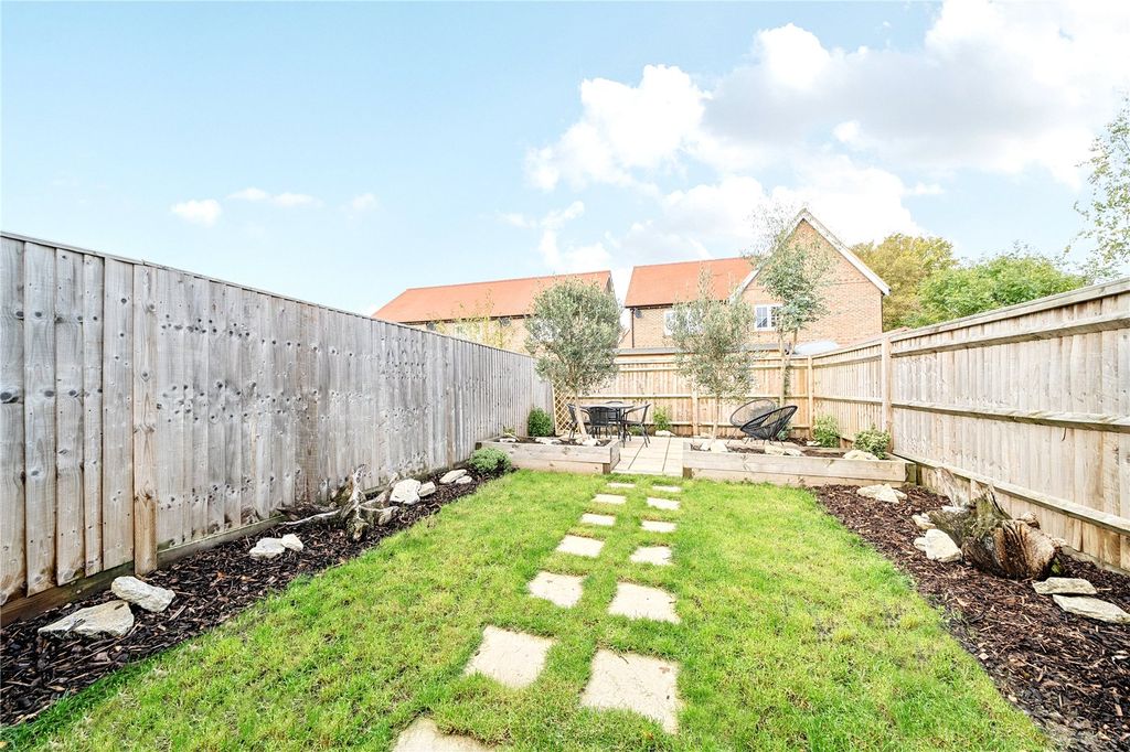 Property photo 2 of 17 Picture No. 16