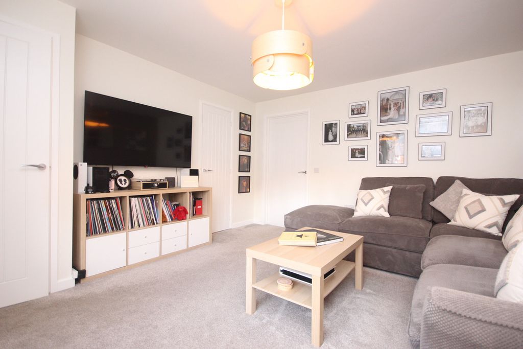 Property photo 3 of 17