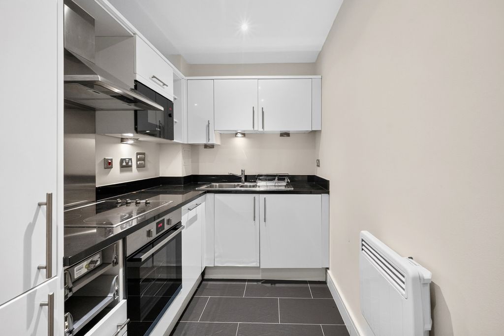 Property photo 2 of 25 Kitchen