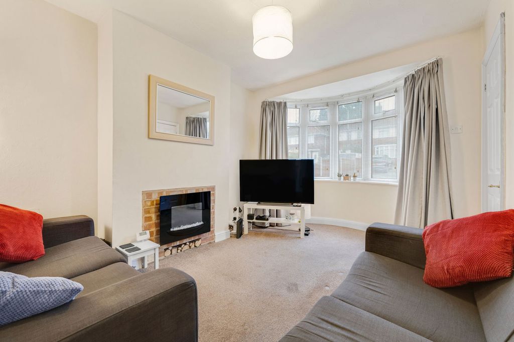 Property photo 2 of 33