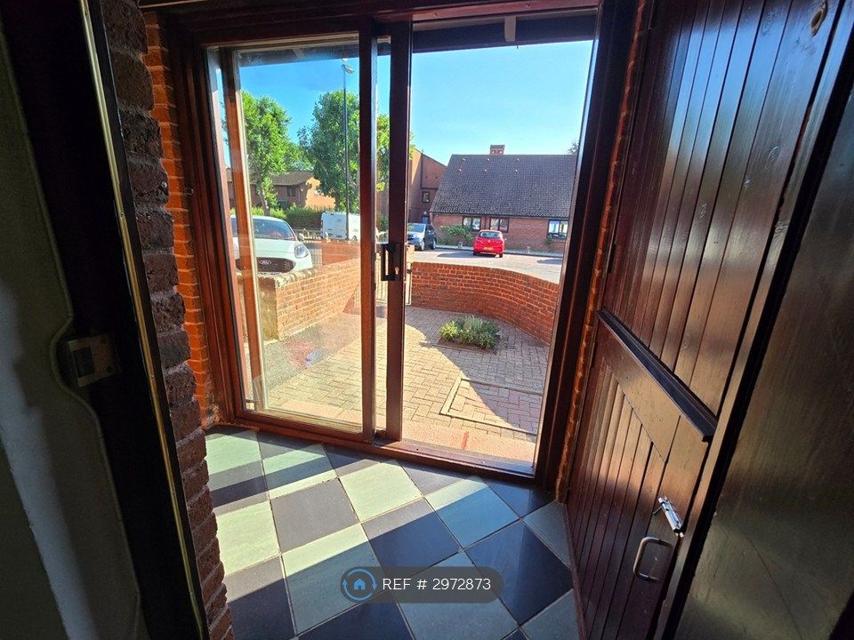 Property photo 2 of 33