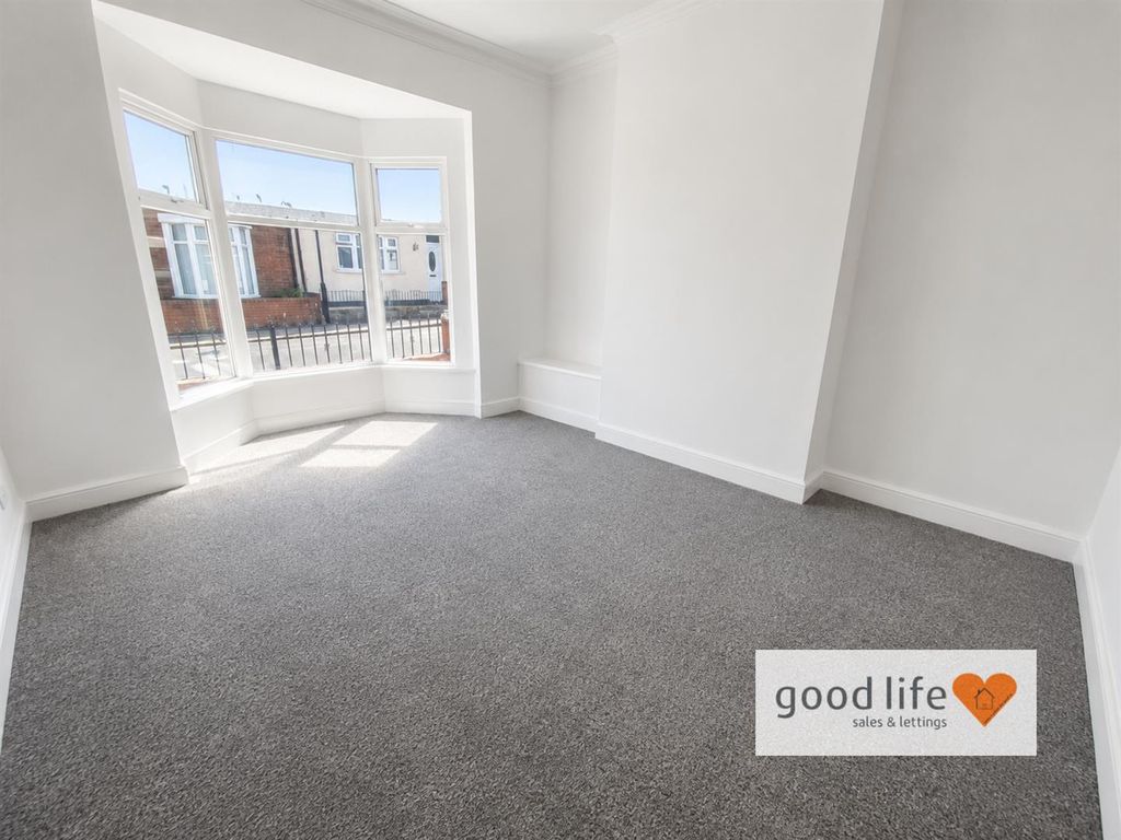 Property photo 2 of 16 20260729_212020817_Ios18 Markham Street.Jpg