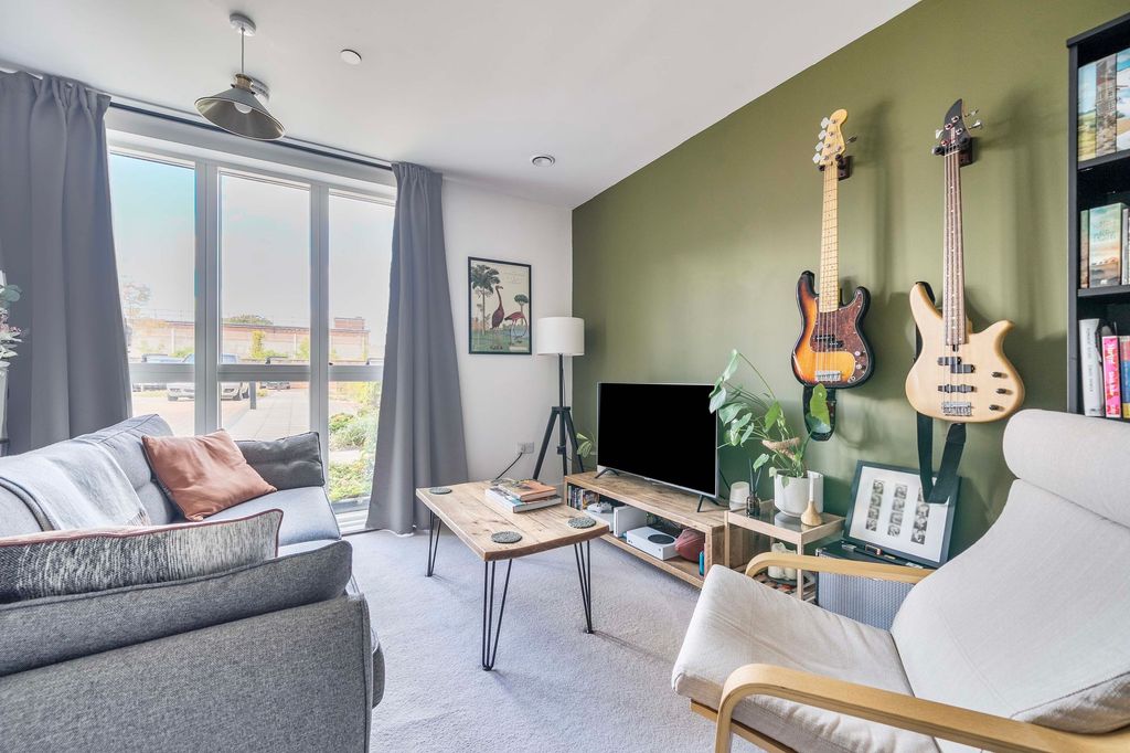 Property photo 3 of 11