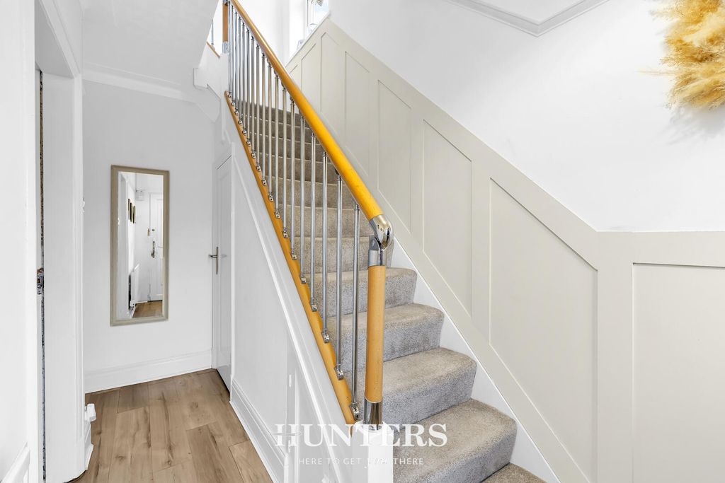 Property photo 2 of 20 Hallway