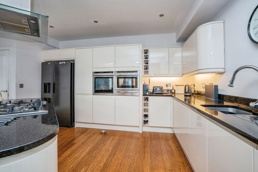 Property photo 3 of 16 Pbox-Img.Jpg