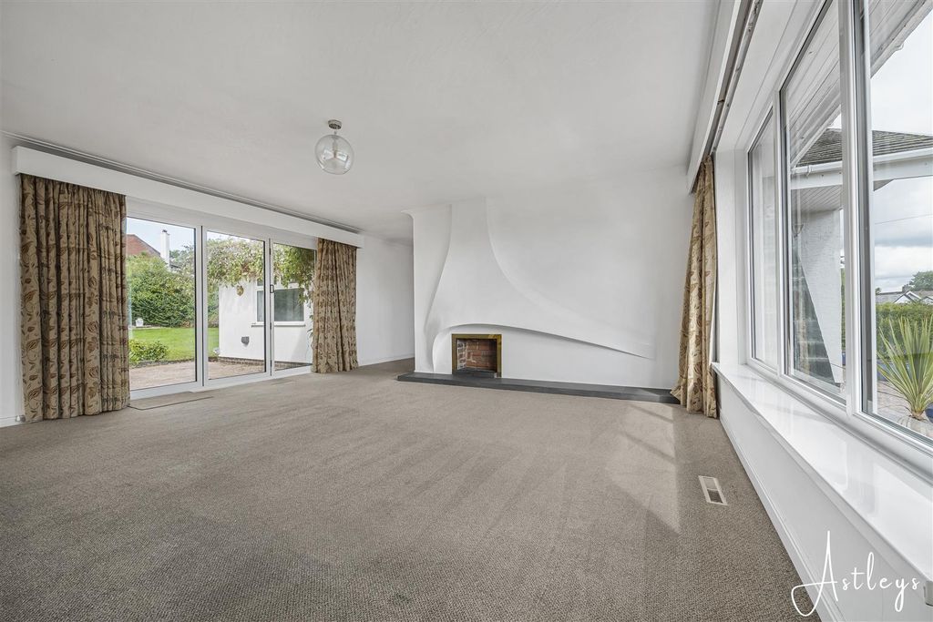 Property photo 2 of 35