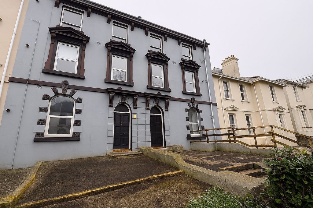 Property photo 1 of 6