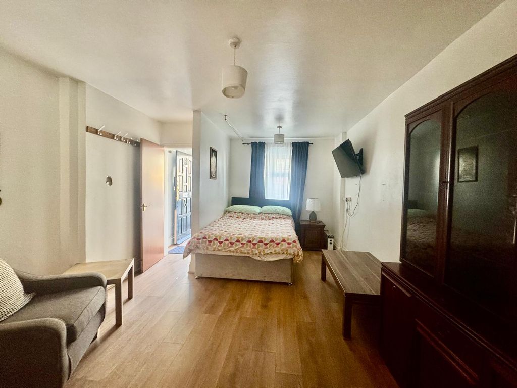 Property photo 3 of 5