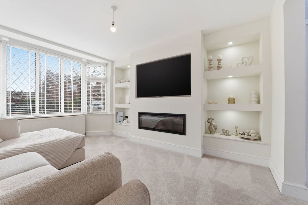 Property photo 3 of 25