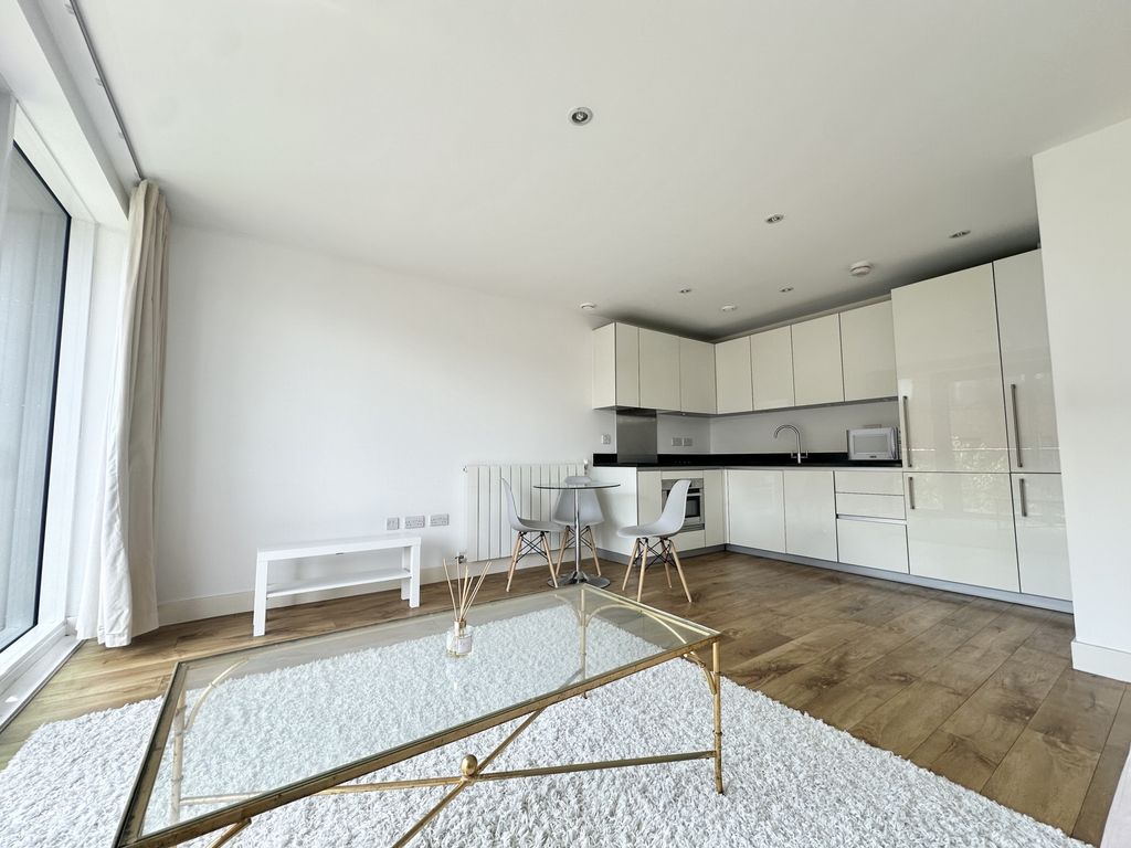 Property photo 3 of 8 Kitchen