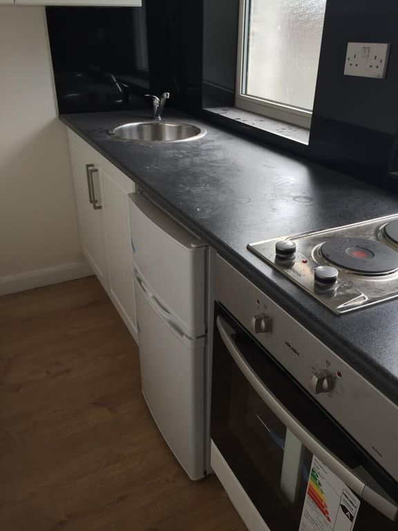 Property photo 3 of 7 Kitchen