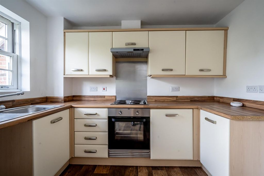 Property photo 2 of 11 Kitchen