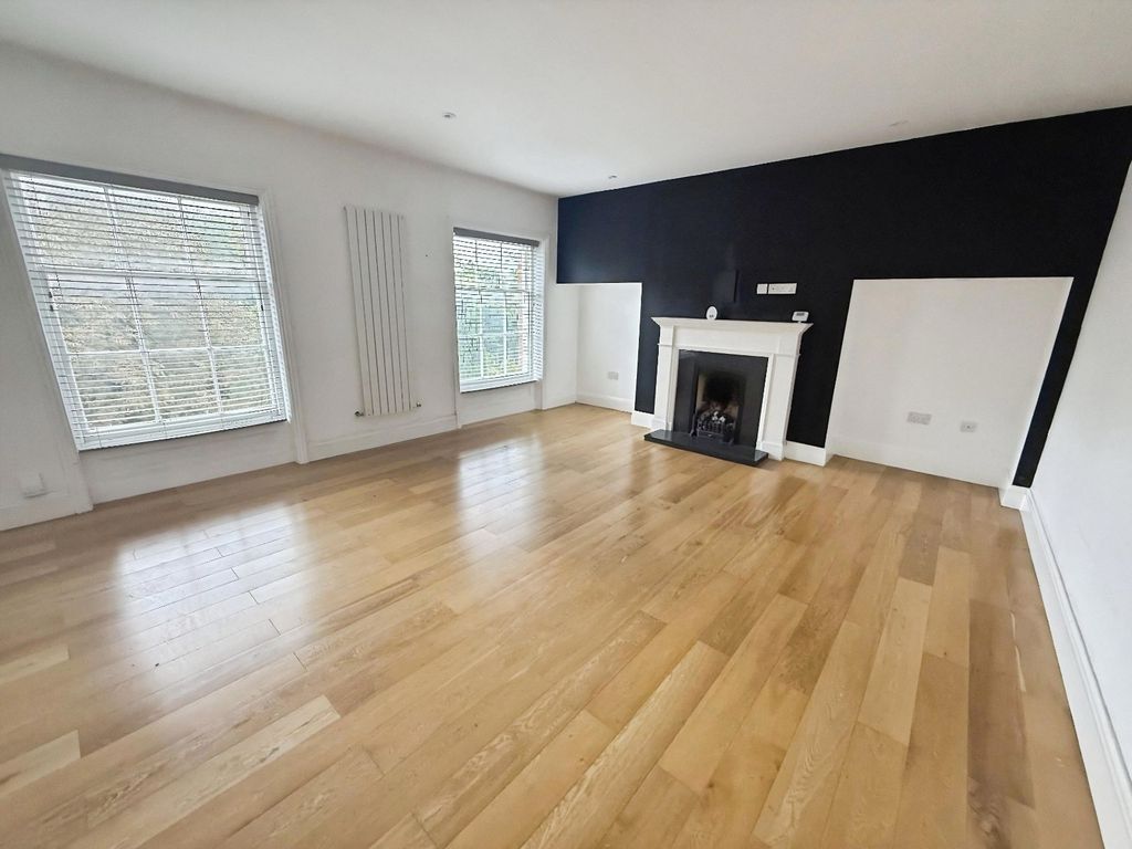Property photo 3 of 14 Living Room