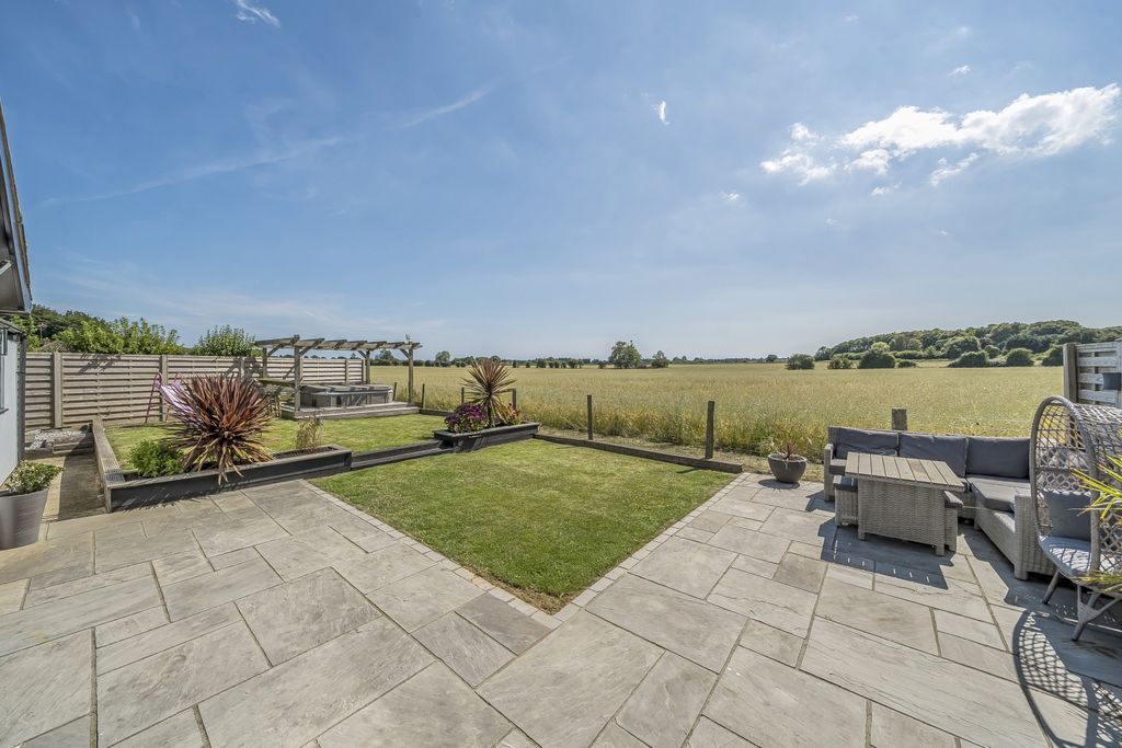 Property photo 2 of 29 Garden