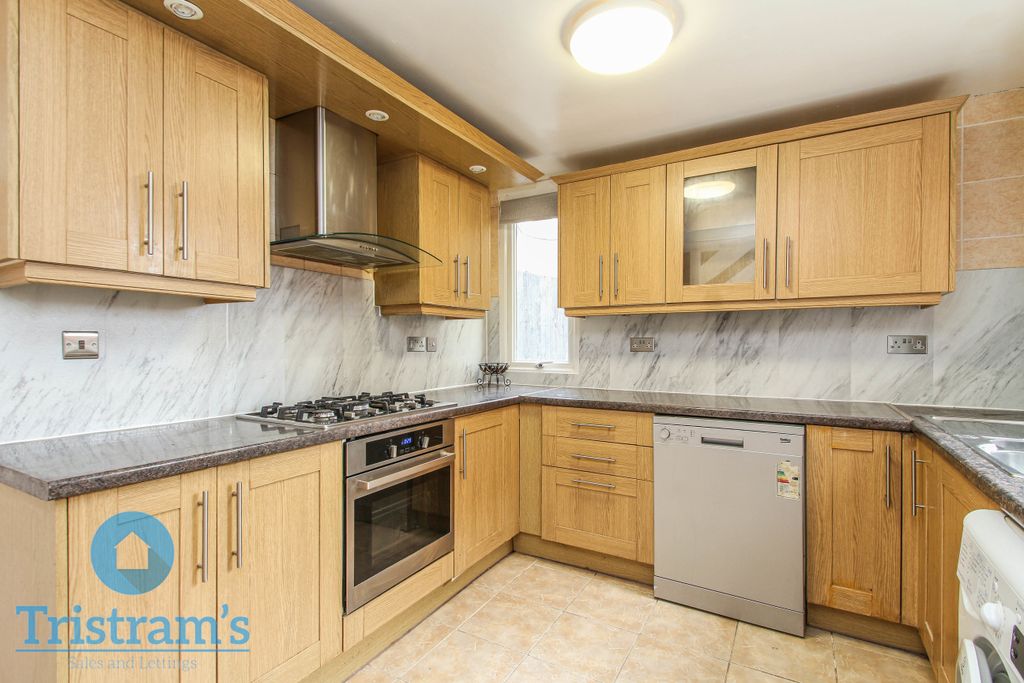 Property photo 2 of 21