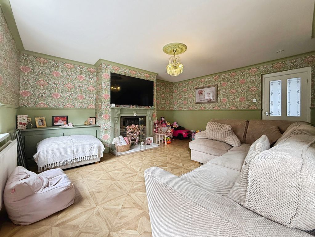 Property photo 2 of 14 Photo 9