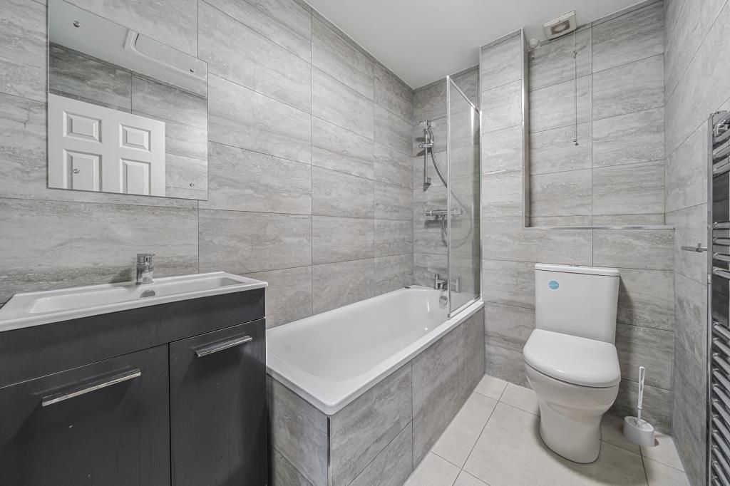 Property photo 3 of 21 Bathroom