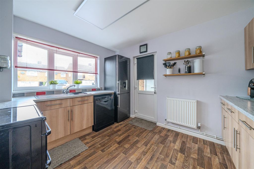Property photo 3 of 15 11-Hancroft-Road-1010.Jpg