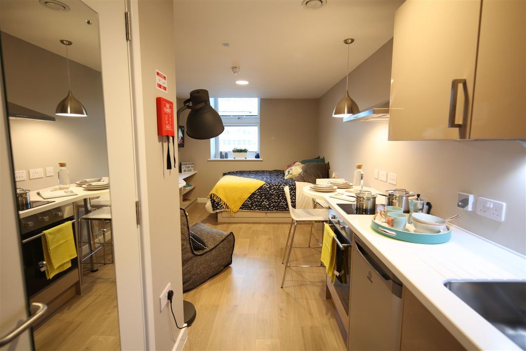 Property photo 1 of 2 Tyne Bridge Standard Studio Like 107 Bathroom On L