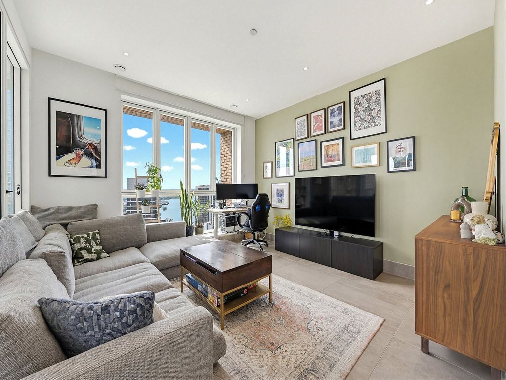 Property photo 3 of 19 Royal Captain Court