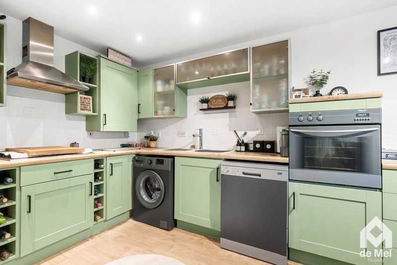 Property photo 3 of 17 Photo 9