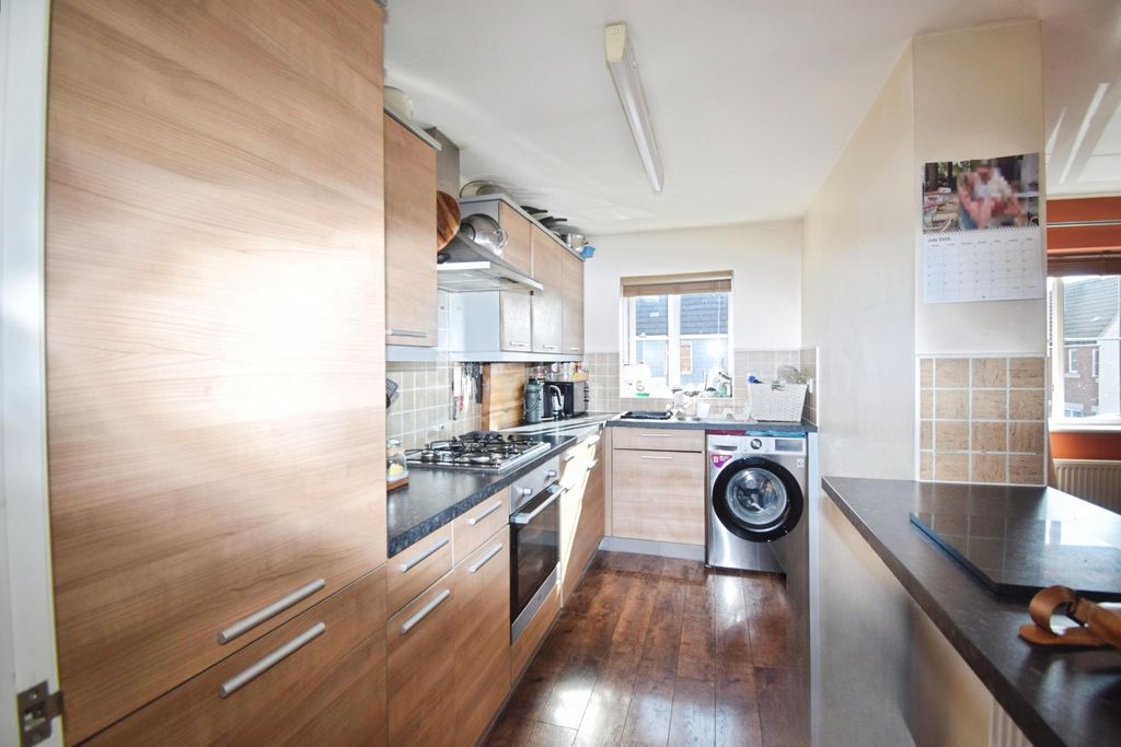 Property photo 3 of 7 Kitchen