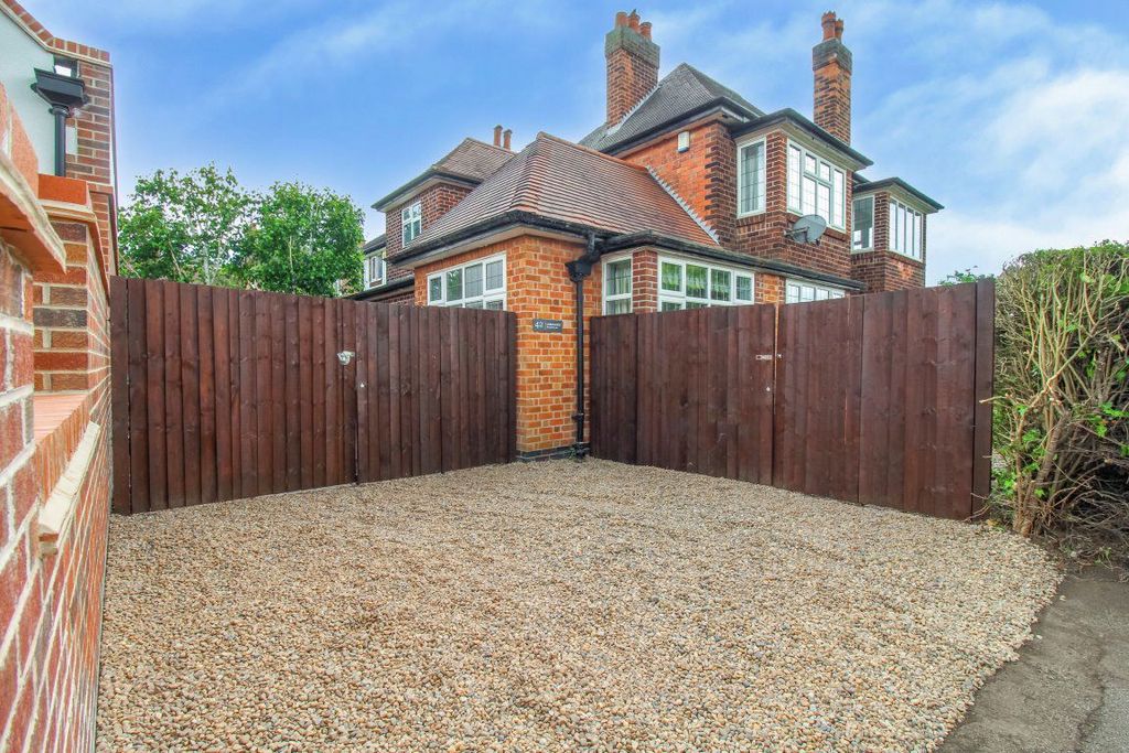 Property photo 2 of 25