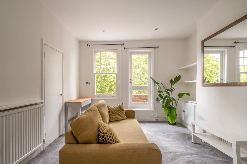 Property photo 3 of 10 Reception