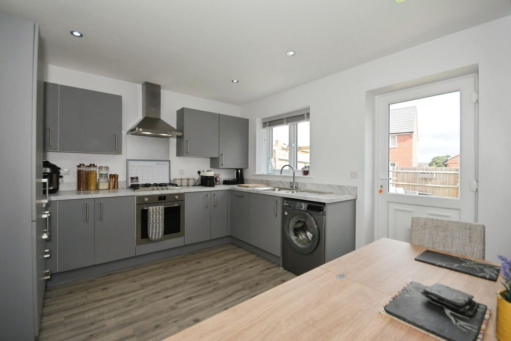 Property photo 2 of 16 Kitchen.Jpg