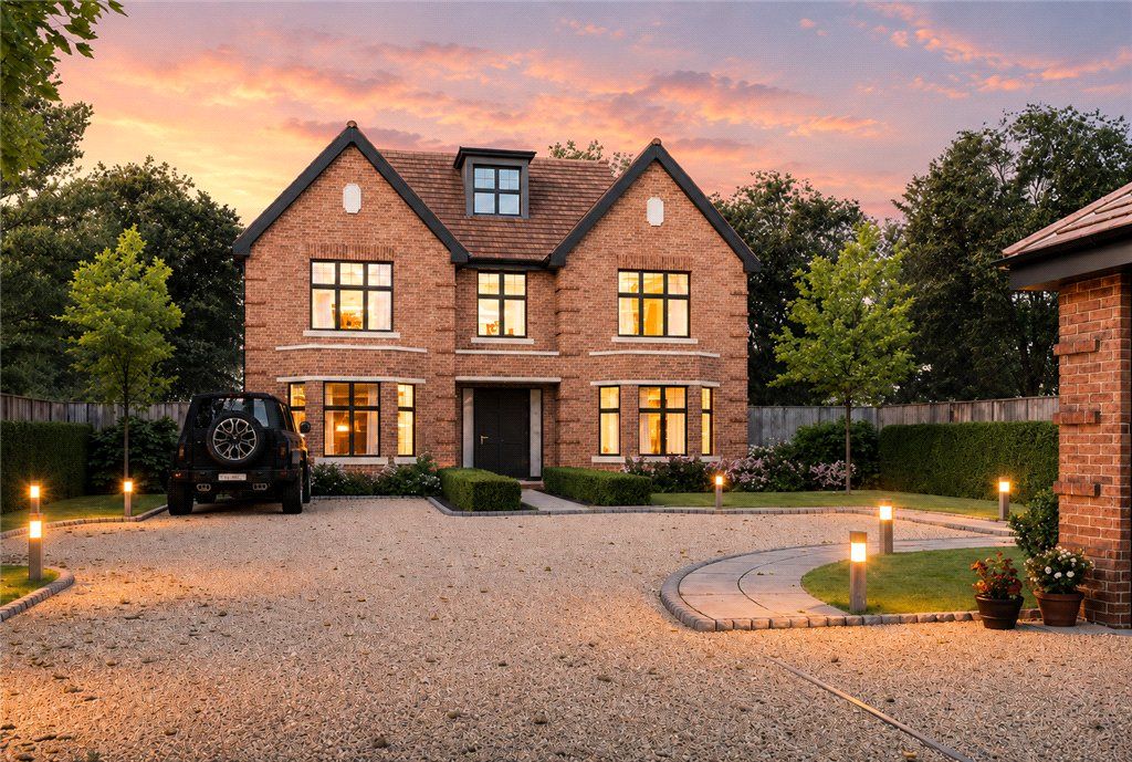 Property photo 1 of 8 Front