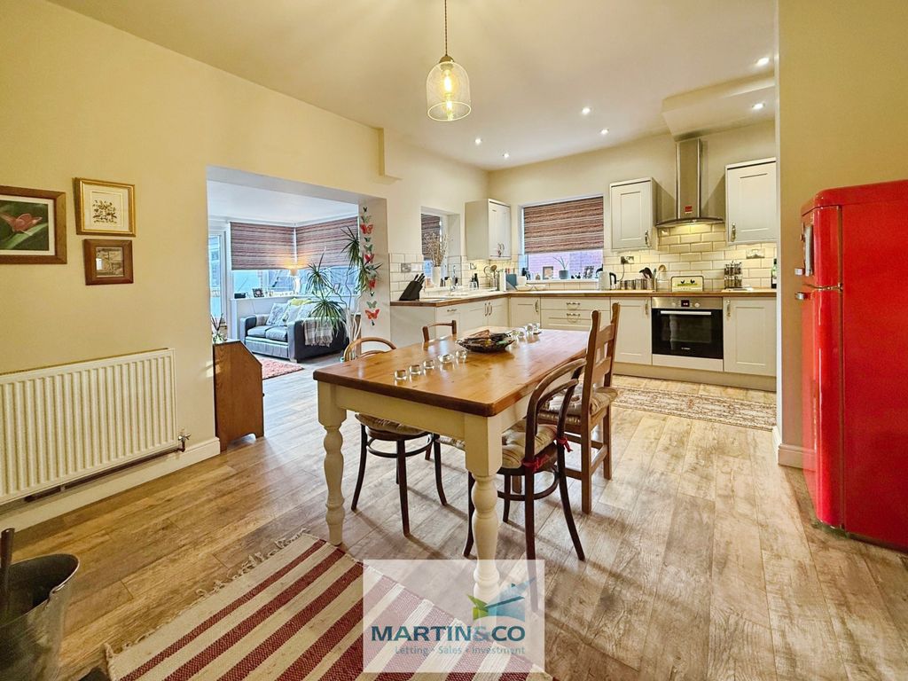 Property photo 2 of 33 7c5ba92F--4F12-8F5B-16641085A3D3-19467-00000265814