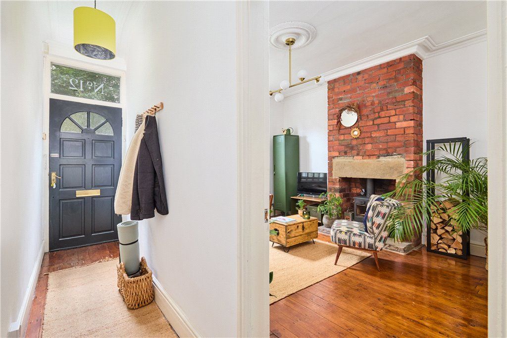 Property photo 3 of 25 Entrance Hall