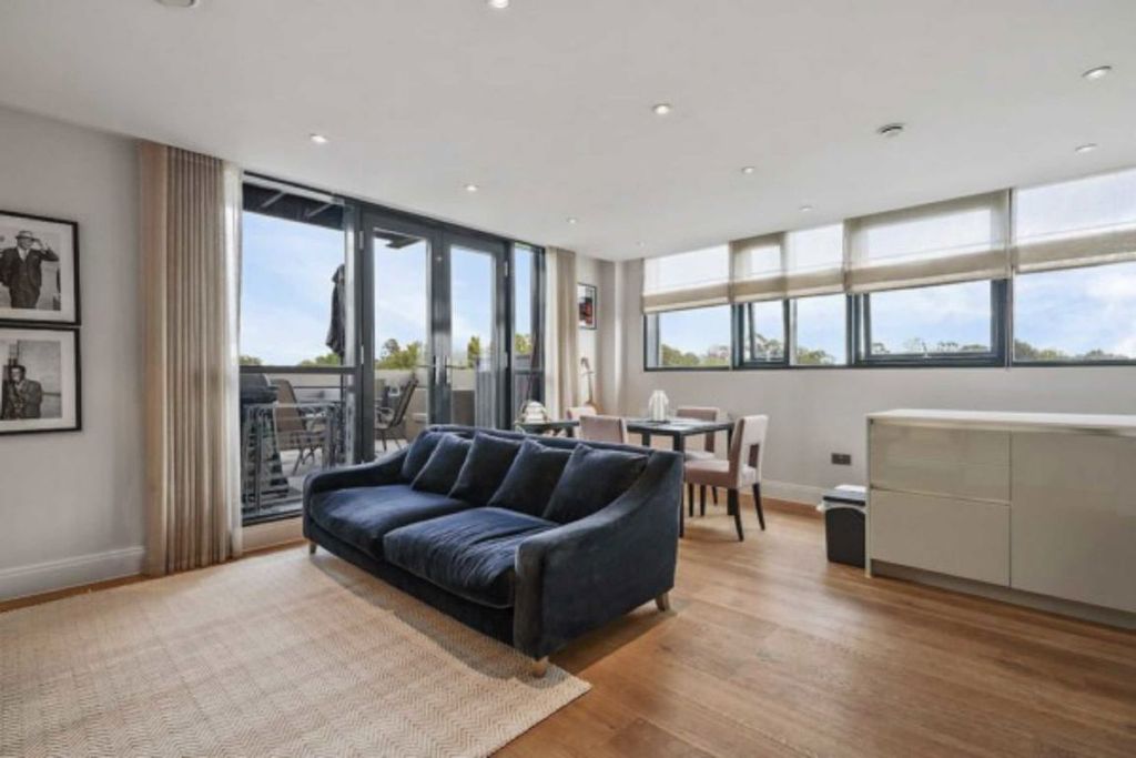 Property photo 2 of 8