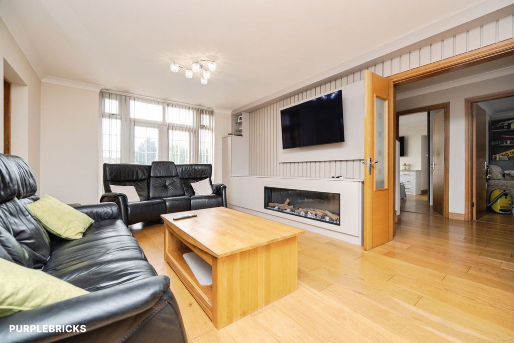 Property photo 2 of 30