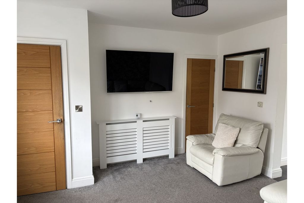 Property photo 2 of 11 Lounge