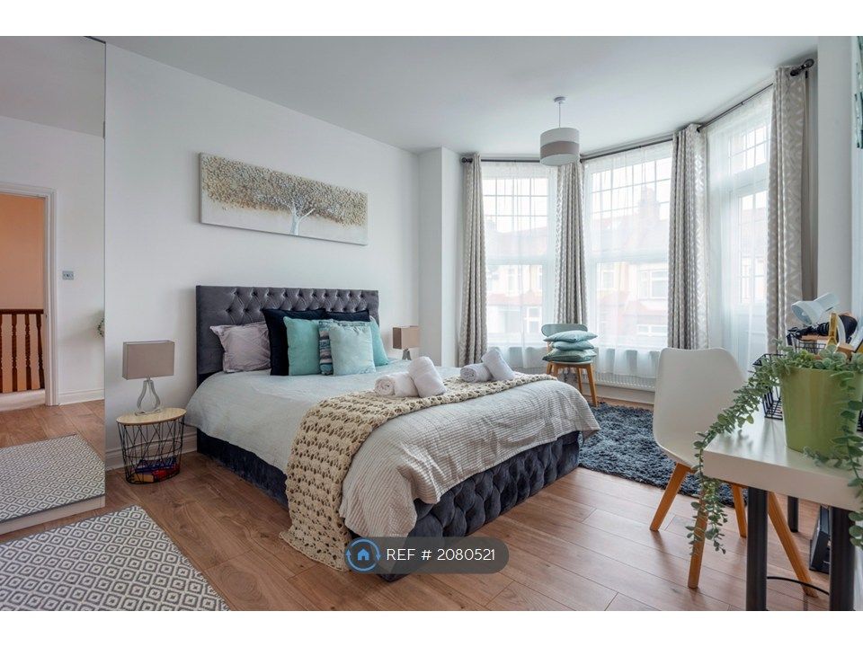 Property photo 2 of 28