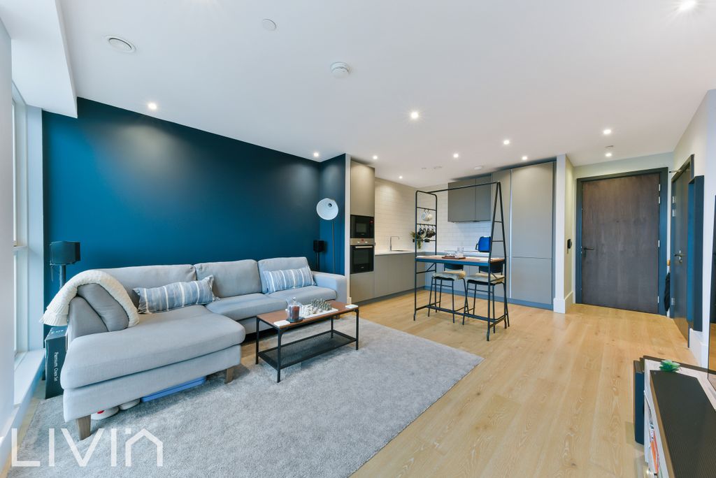 Property photo 1 of 17 Photo 4