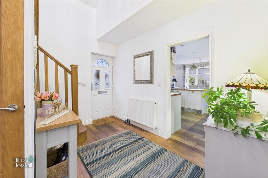 Property photo 2 of 32 Claremont Street