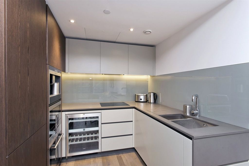 Property photo 3 of 21 Kitchen