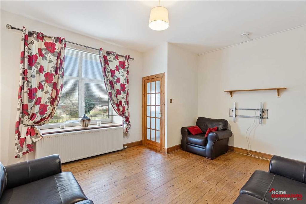 Property photo 2 of 19 Lounge (1)