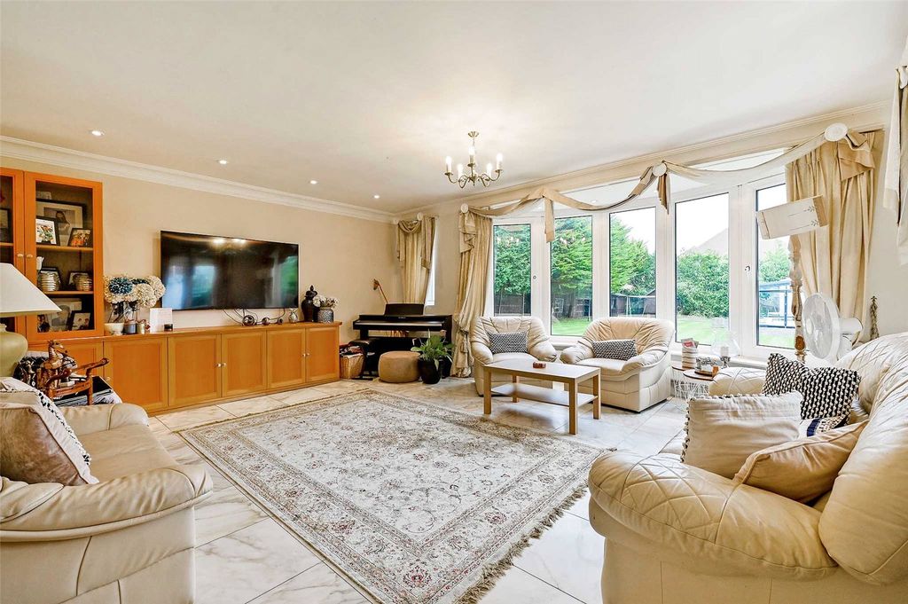 Property photo 3 of 22 Sitting Room