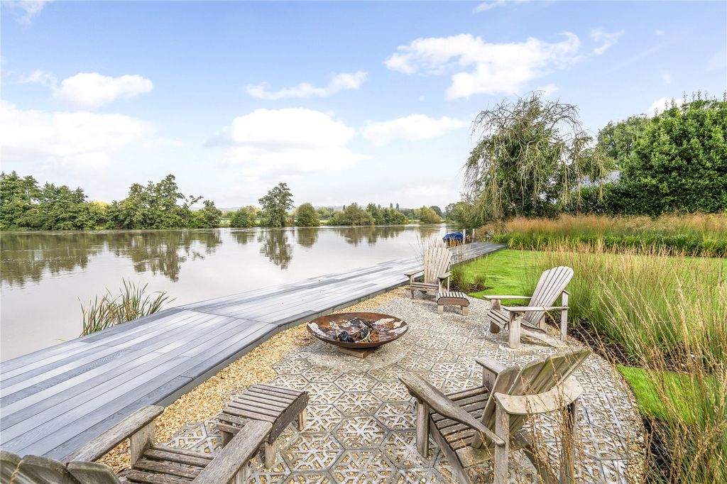 Property photo 2 of 27 River Thames